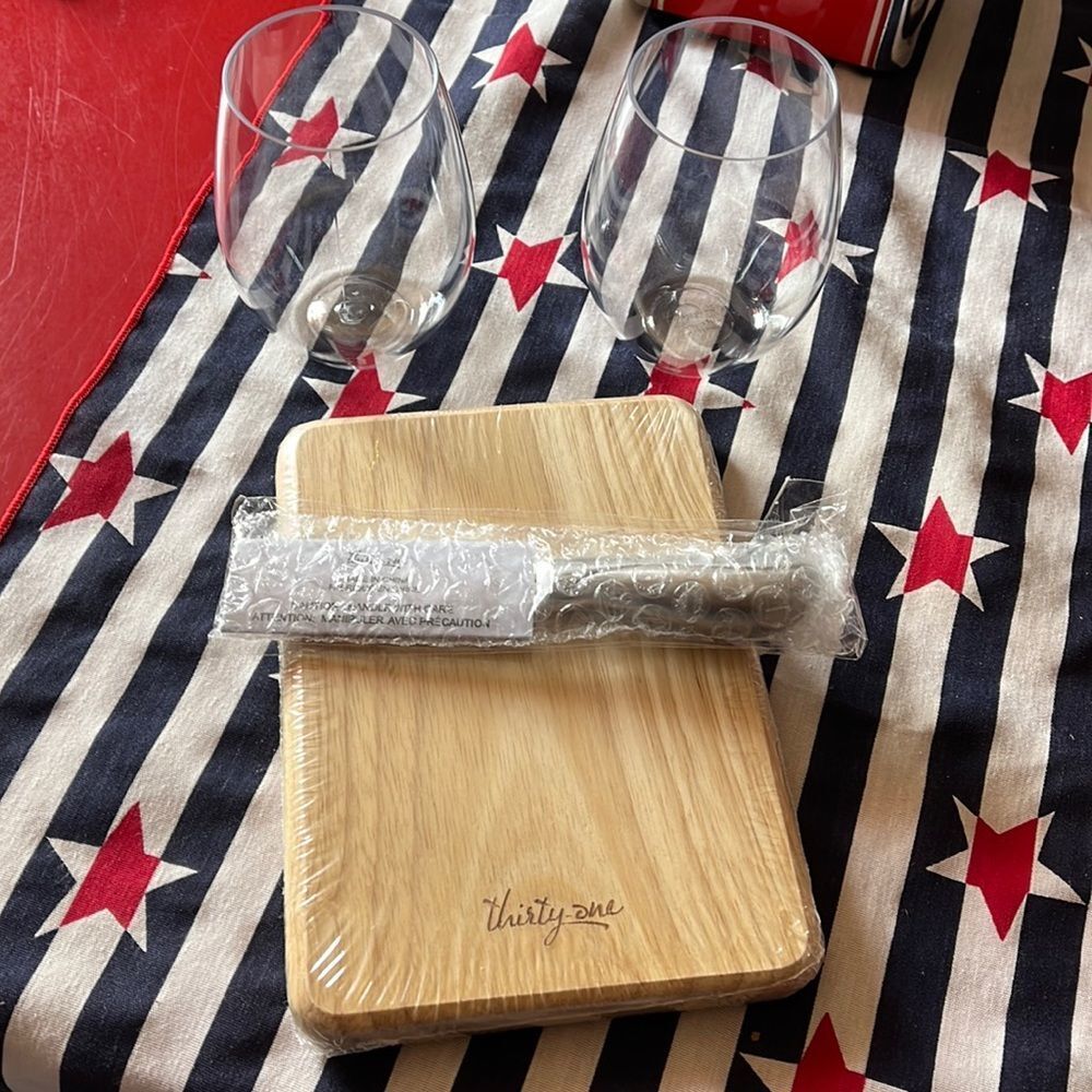 NIB Thirty-one cheese set
